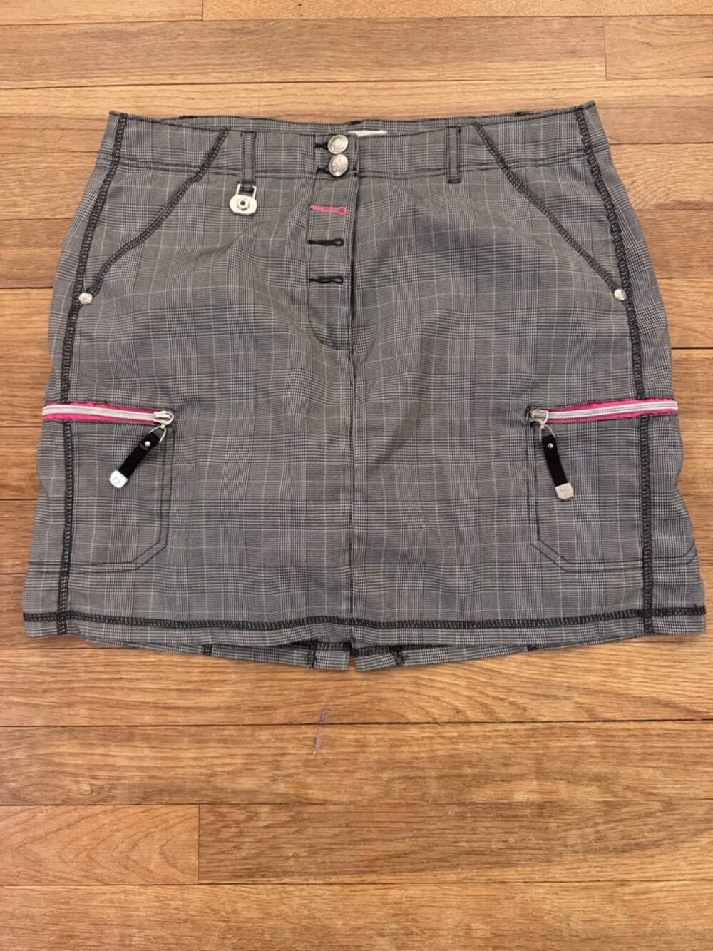Daily Sports Women's Grey Plaid Mini Skort - Size 6
 b93